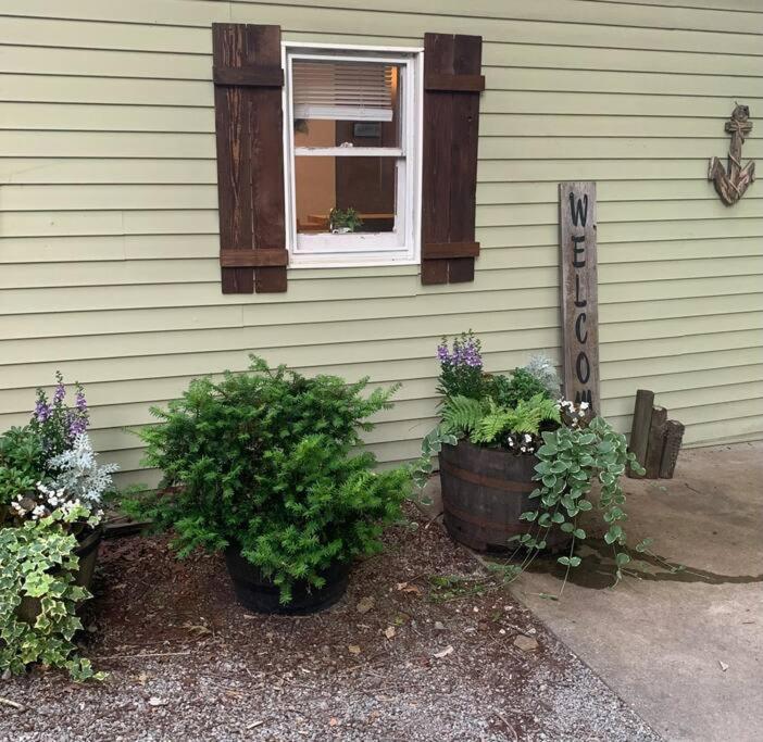 Driftwood Cottage With Hot Tub On Lake Cumberland Russell Springs Exteriör bild