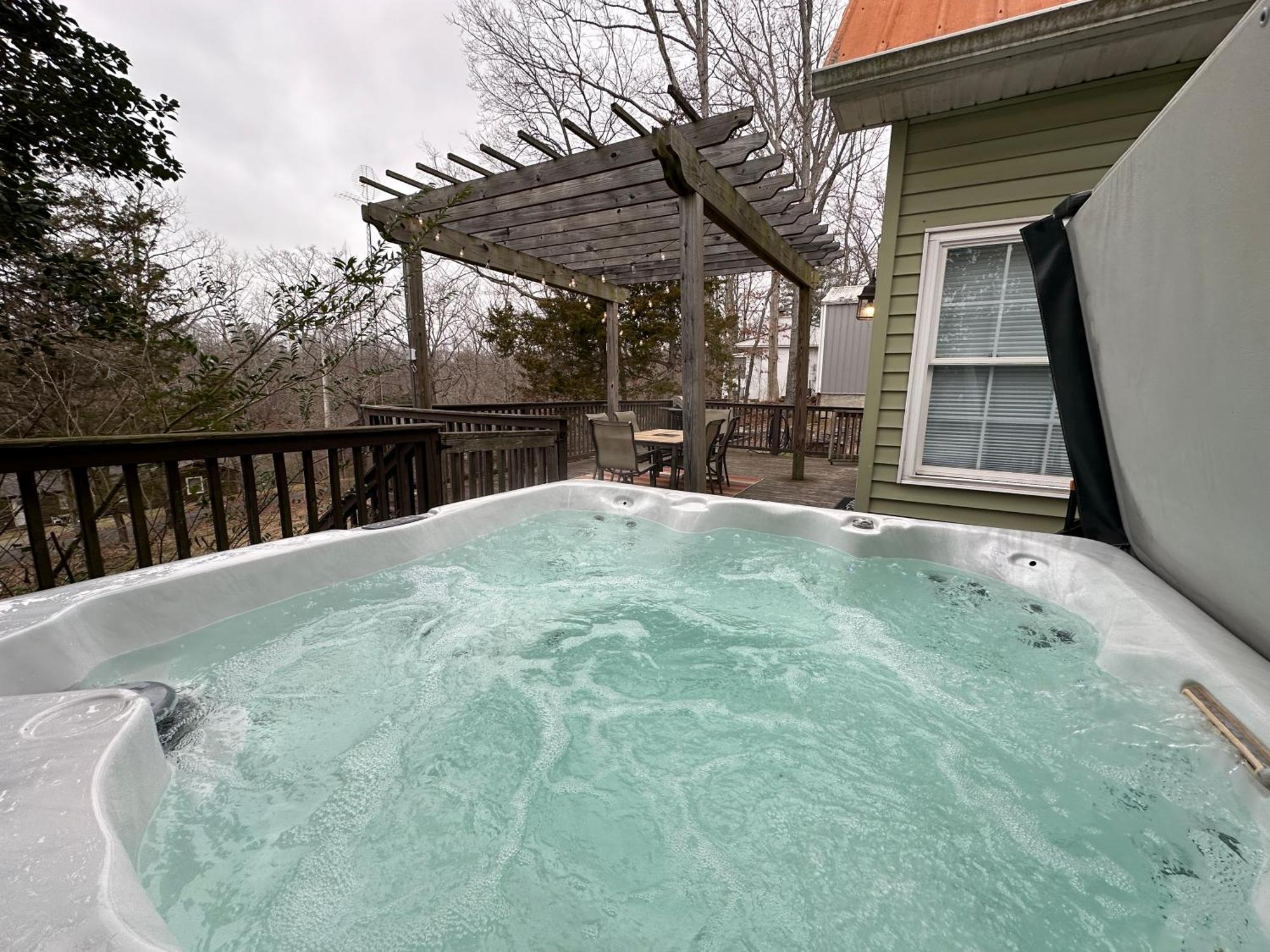 Driftwood Cottage With Hot Tub On Lake Cumberland Russell Springs Exteriör bild
